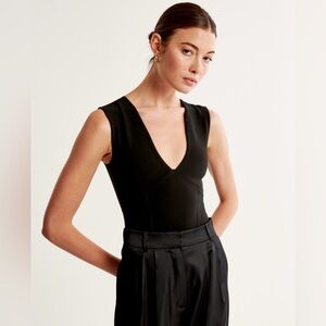 Abercrombie & Fitch Crepe Plunge Bodysuit. Black. Size XLarge.